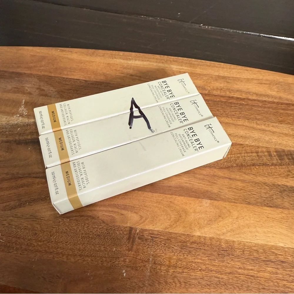 IT Cosmetics Bye Bye Concealer - Medium Shade - Lot A - Picture 5 of 5